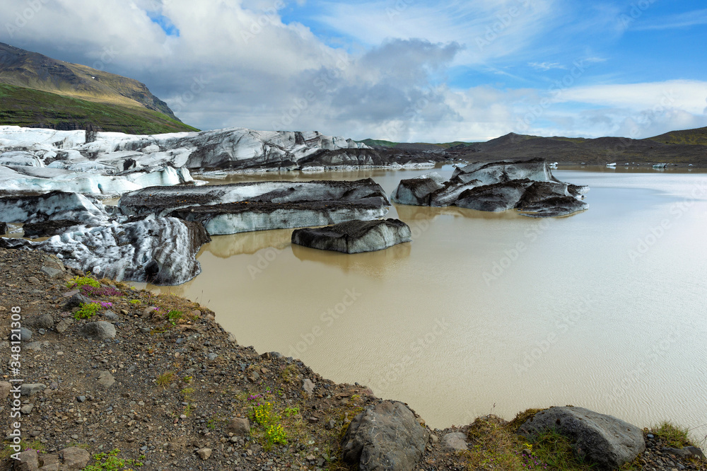 Sticker Large glaciers and lakes In Iceland during the daytime of the summer.