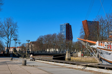 Obraz premium View of Birzos or Exchange bridge over river Dane in Klaipeda, Lithuania with a moored sailing ship