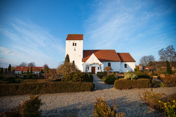 Fototapeta premium White church in the autumn