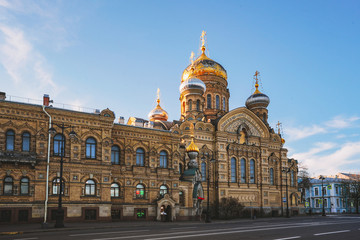 Obraz premium Church of the assumption of the blessed virgin Mary in Saint Petersburg, panorama of sparsely populated streets