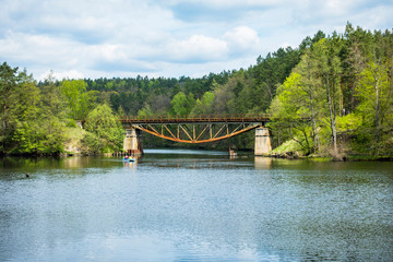 Most wiadukt jezioro rzeka las © Dariusz