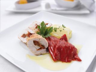 Pollo con pimientos. Chicken with peppers.