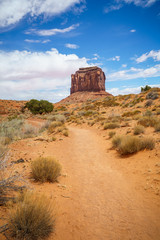 hiking the wildcat trail in the monument valley, usa