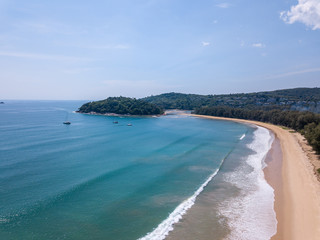 Obraz premium The tranquil sandy beach stretches west of Phuket.