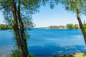 Jezioro drzewa woda © Dariusz