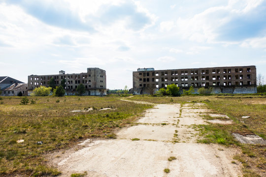 Ruiny opuszczone budynki architektura