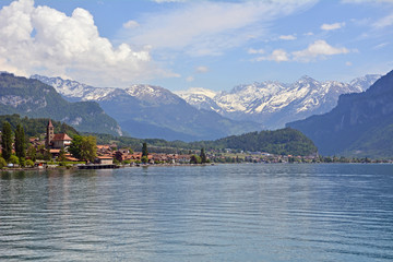 Brienzersee mit dem Dorf Brienz, Kanton Bern