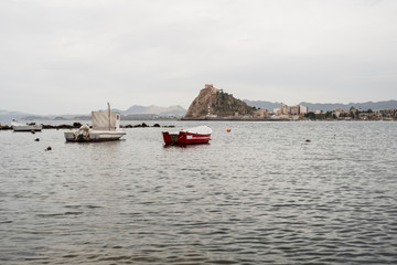 Obraz premium Small pleasure boats on a beach in Aguilas, Murcia, Spain.