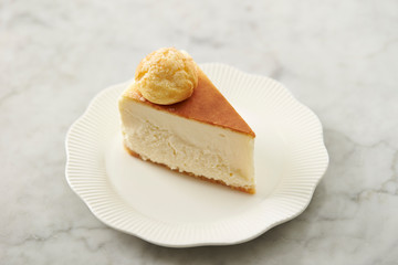 Small profiterole on cheese cake
