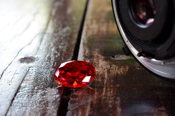 
Red gem
The selected ruby ​​gemstone has sparkle for
Used to make jewelry.
