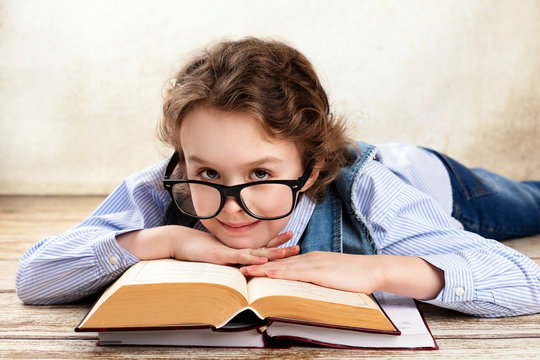 Young pretty girl studying and reading books at home