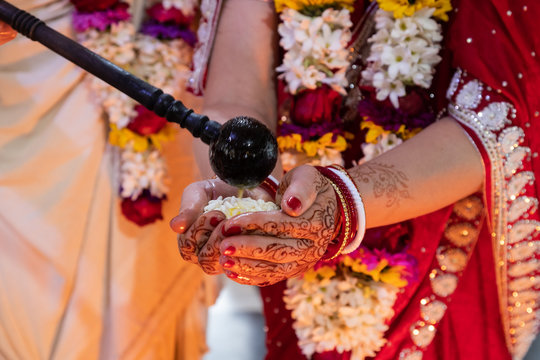 Hindu bride and groom held ghi in their hands, participating in the wedding ritual. Beautiful traditional Indian wedding ceremony. Hindu wedding. indian engagement. Hindu the Vedic Yagya ceremony