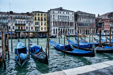 Obraz na płótnie Canvas roads and canals in venice italy without crowds in dull weather with traditional gondolas