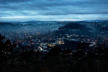 Obraz premium view of marburg in the early morning fog