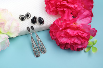 Obraz na płótnie Canvas 3 pairs of black gemstone earrings