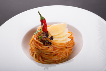 Spicy spaghetti bolognes with cheese