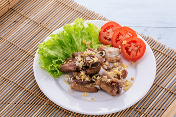 Fried pork with garlic