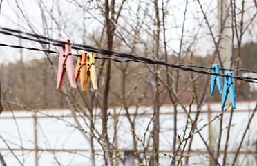 Fototapeta na wymiar old clothespins on a rope in the village