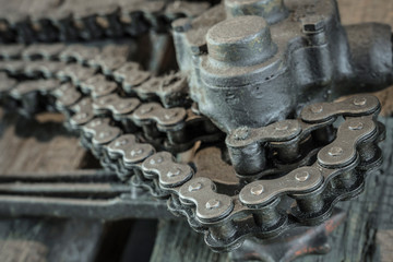chain of an old chain lift unit