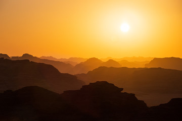 tramonto nel deserto Wadi Rum, Giordania