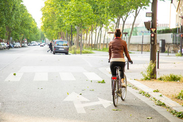 Obraz premium young woman riding a bike