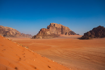 Fototapeta na wymiar panorama nel deserto Wadi Rum, Giordania