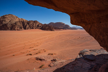 Fototapeta na wymiar panorama nel deserto Wadi Rum, Giordania