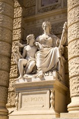 Fototapeta premium Europa Statue in Front of Naturhistorisches Museum/Museum of Natural History Facade in Wien/Vienna, Austria