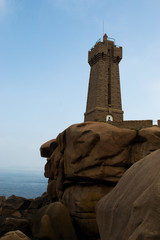 faro Ploumanac'h  mar torre piedra cielo arquitectura costa océano paisaje viajando Francia Europa...