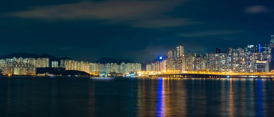 Foto op Plexiglas panorama cityscape view of Shenzhen at night, the atmosphere of the night lights in the city of international trade and export of China © chokniti
