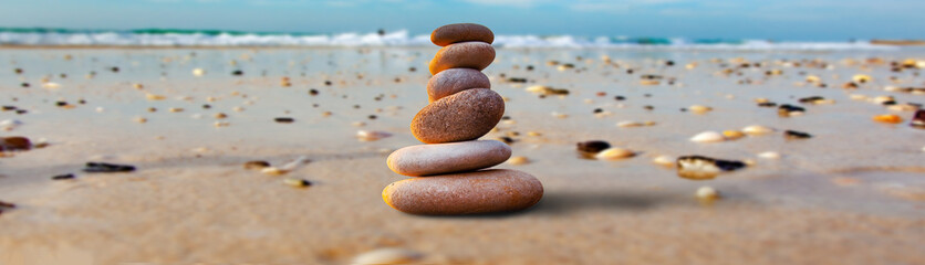 Fototapeta na wymiar stones stacked on the beach