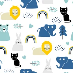 Tapeten Kindisches Muster mit Safaritier, Löwe, Kaninchen, Katze und Elefant. Süße Dekoration im skandinavischen Stil mit bunten Pastellfarben. Gut für Kindermode Textildruck. © ngupakarti