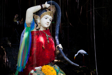 Fototapeta premium colourful hindu sculpture in red dress 