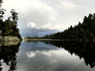 Fototapeta na wymiar Reflejo lago Nueva Zelanda