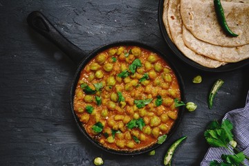 Green Chana Masala with Roti/ Hare channe ki sabzi