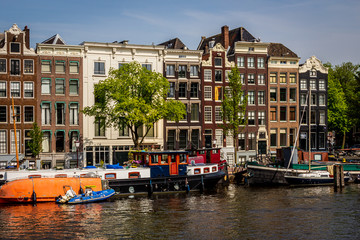 Fototapeta na wymiar amsterdam canal houses