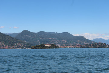 Fototapeta na wymiar Italie - Piémont - Lac Majeur - Vue sur l'ile Madre, Pallanza et Verbania