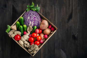 Fresh vegetables home delivery in a paper box