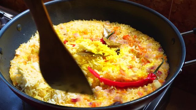 freshly cooked arabic chicken rice mandy with smoke 4k real time  footage