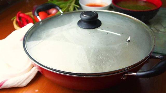 slow motion smoked arab rice mandi in the pan