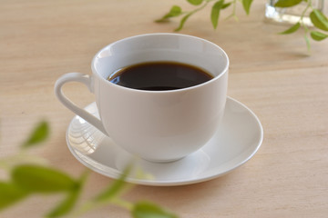 Obraz na płótnie Canvas A cup of coffee on a wooden table