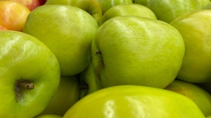 Fototapeta na wymiar green apples in the market