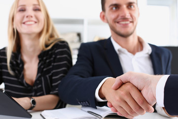 Obraz premium Smiling arab man in suit shake hands