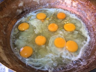 A Thai dessert called Bualoi eggs in a saucepan to make Bualoy balls.