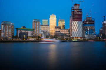 Fototapeta premium Long exposure, Canary Wharf with new development in London at night