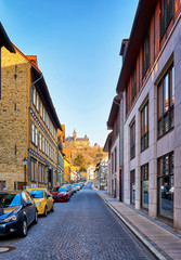 Narrow alley in the old town with a view of the Wernigerode Castle in the Harz Mountains.
