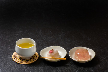 和のスイーツ　Japanese sweets and cherry blossoms