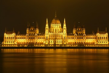 Fototapeta na wymiar The night view of Hungarian parliament, Budapest , Hungary