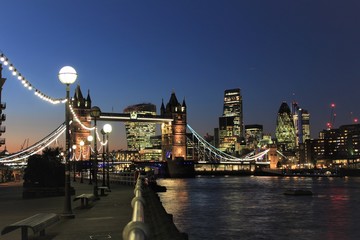 tower bridge in london at night