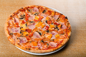 Pizza capricciosa: mozzarella cheese, Italian baked ham, mushroom, artichoke and tomato, mushrooms